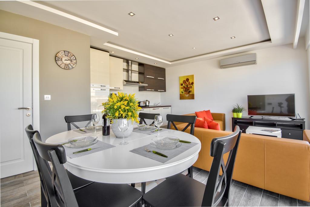 Valletta Luxe 3-Bedroom Duplex Penthouse With Sea View Terrace And Jacuzzi Exterior photo