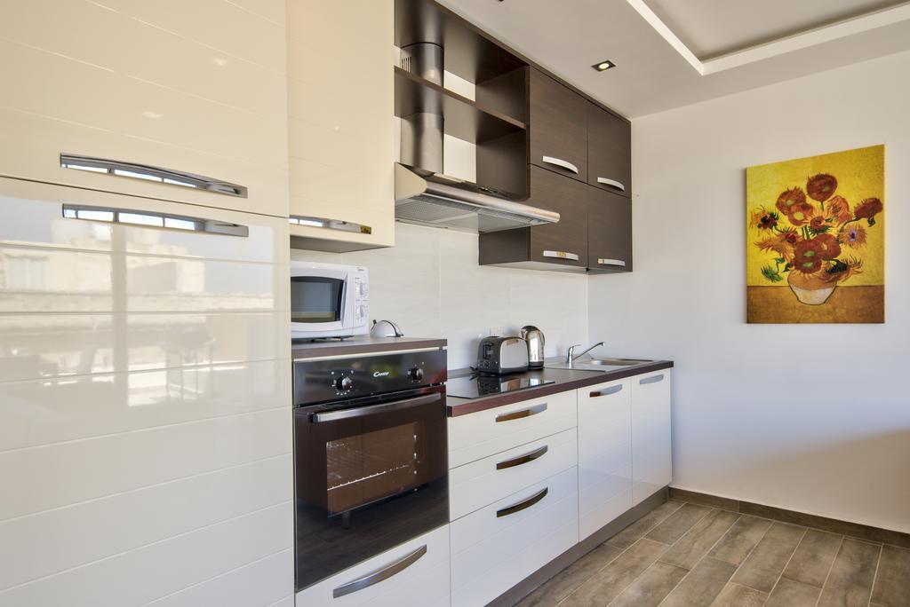 Valletta Luxe 3-Bedroom Duplex Penthouse With Sea View Terrace And Jacuzzi Exterior photo